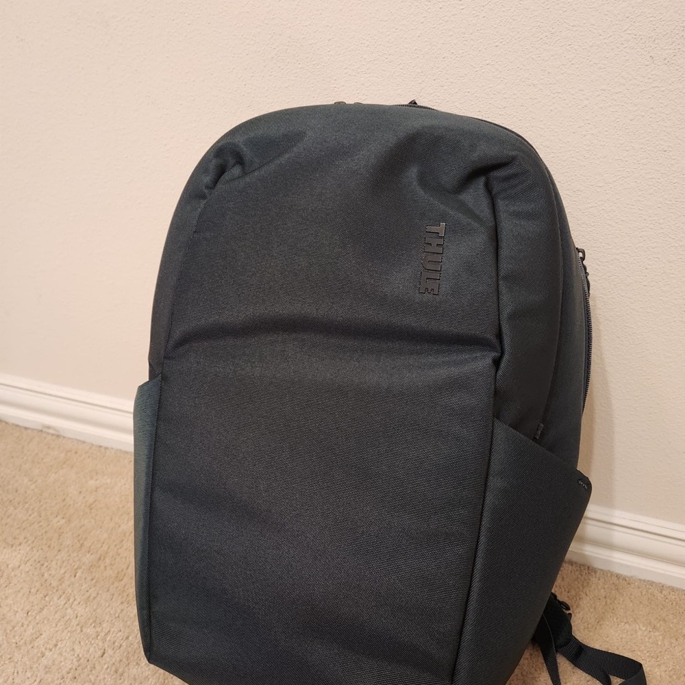 Thule Subterra 2 27 Liter NWOT Travel Backpack Dark Slate Modern Minimalist